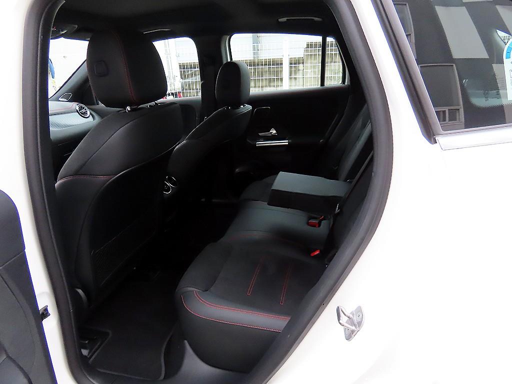 Mercedes Benz EQA - Vista 6