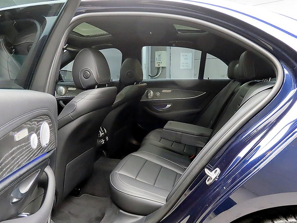 Mercedes Benz E class - Vista 6