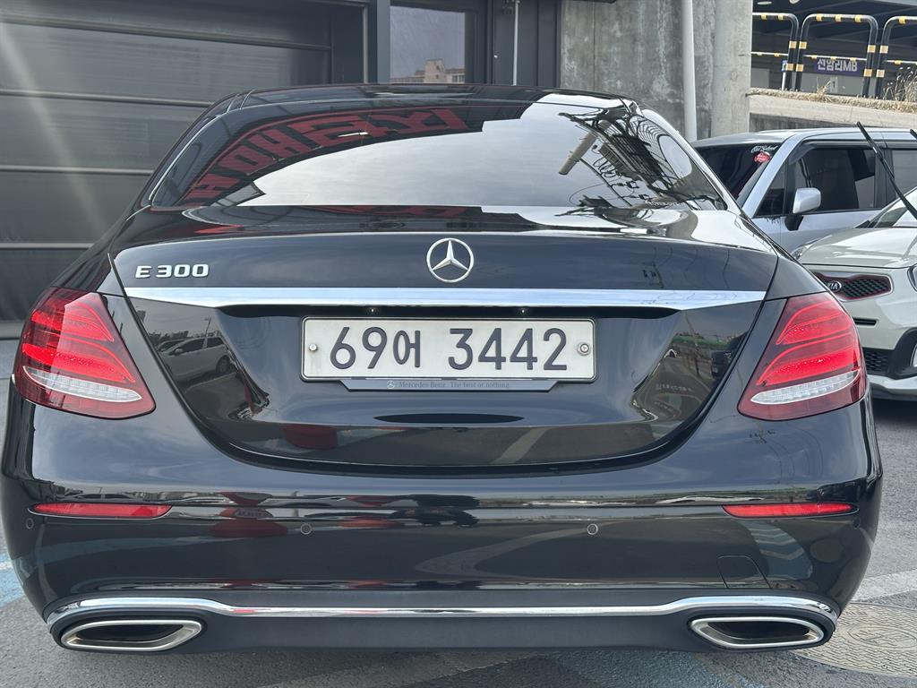 Mercedes Benz E class - Vista 4