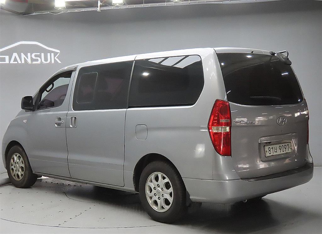 HYUNDAI Starex - Vista 5