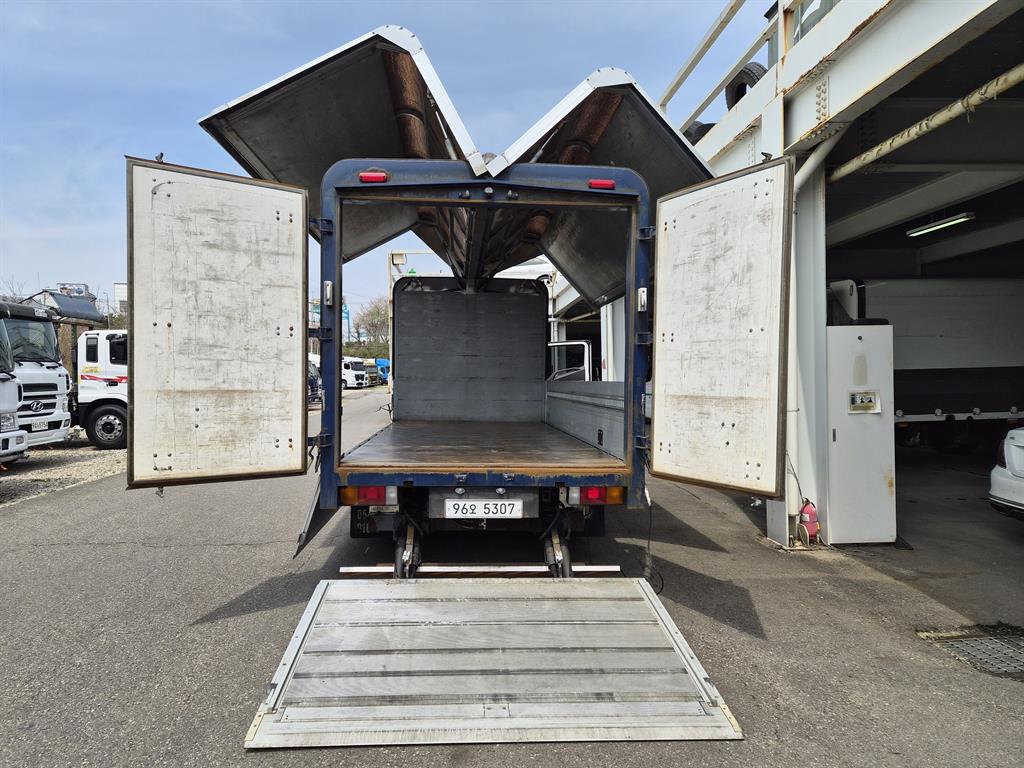 medium and large cargo truck - Vista 8