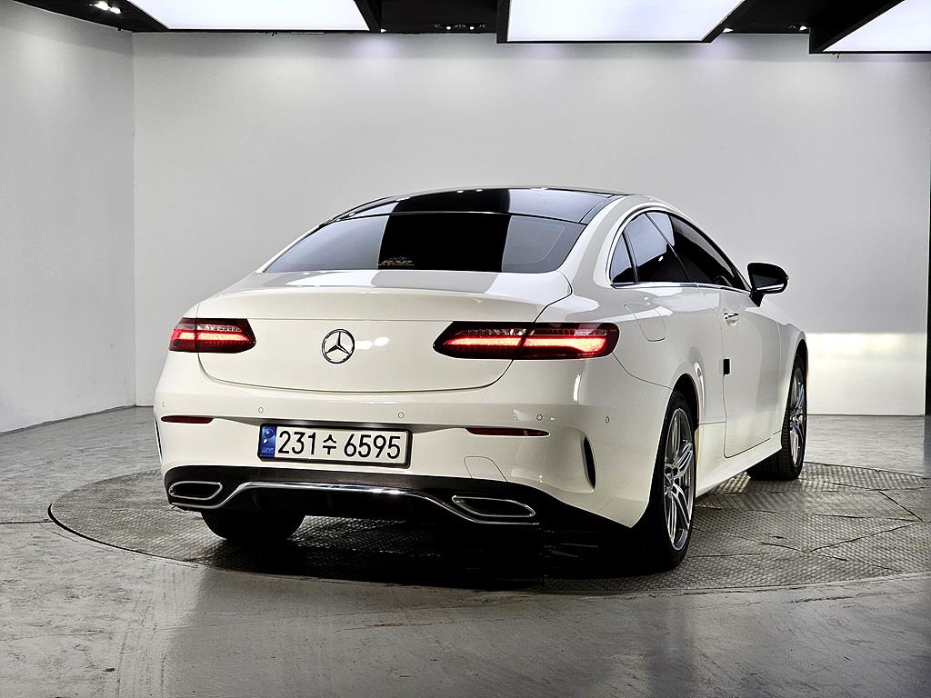 Mercedes Benz E class - Vista 3