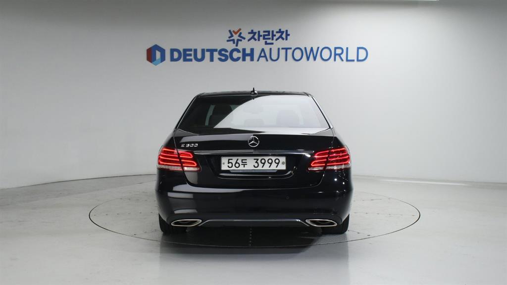 Mercedes Benz E class - Vista 4