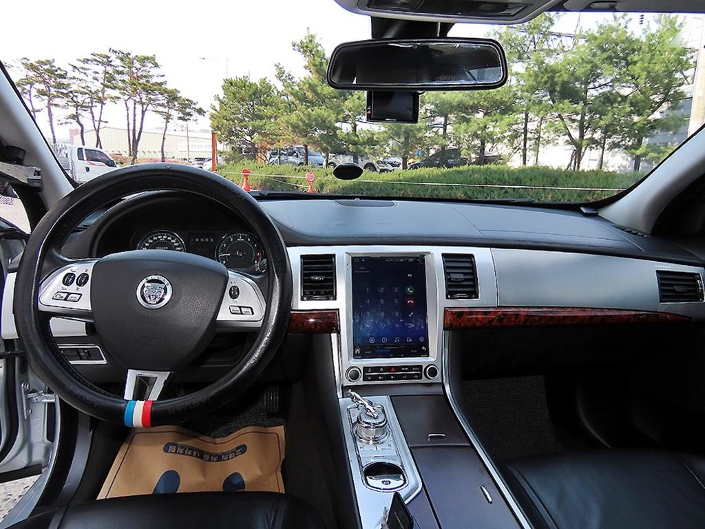Jaguar XF - Vista 7