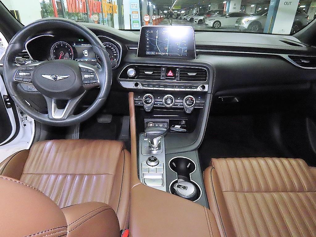 Genesis G70 - Vista 10