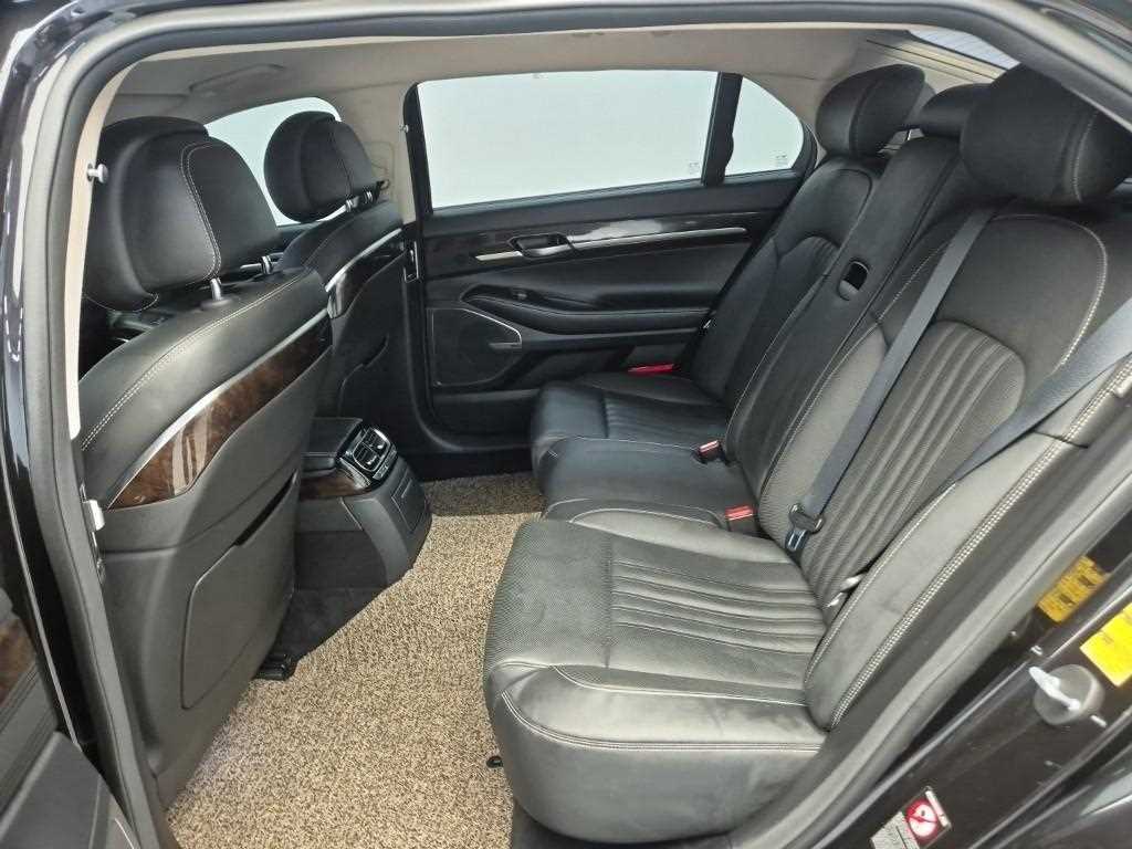 Genesis G90 - Vista 12