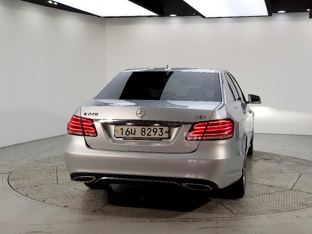 Mercedes Benz E class - Vista 3