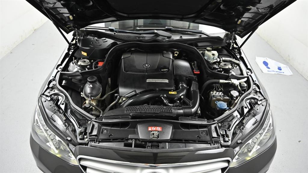 Mercedes Benz E class - Vista 7