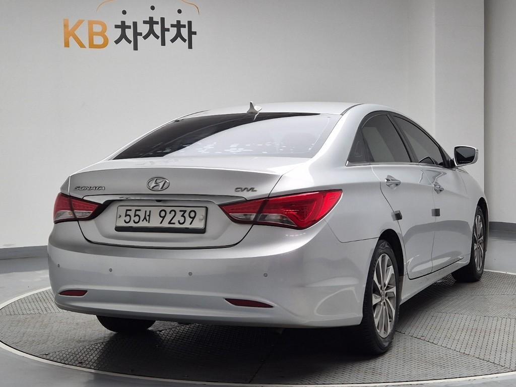 HYUNDAI Sonata - Vista 4