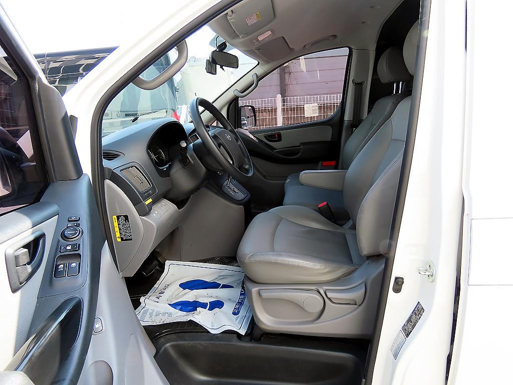 HYUNDAI Starex - Vista 5