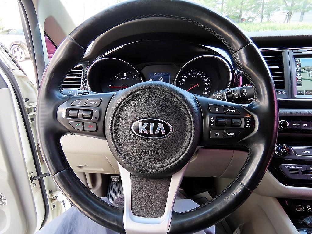 KIA Carnival - Vista 9
