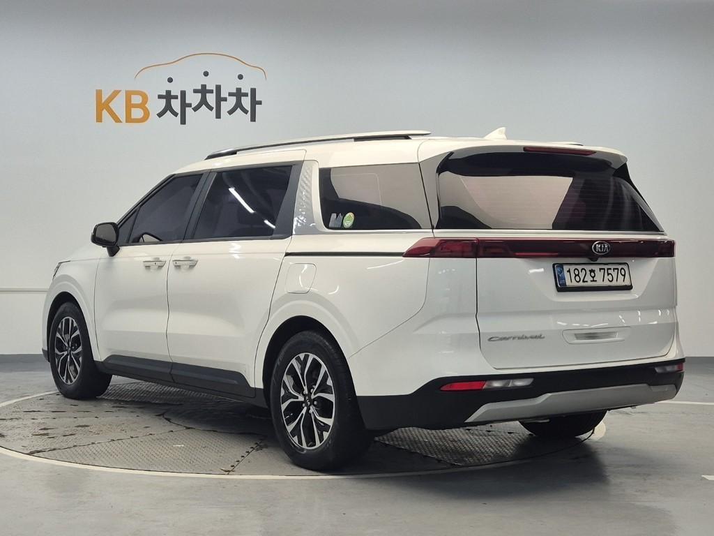 KIA Carnival - Vista 2
