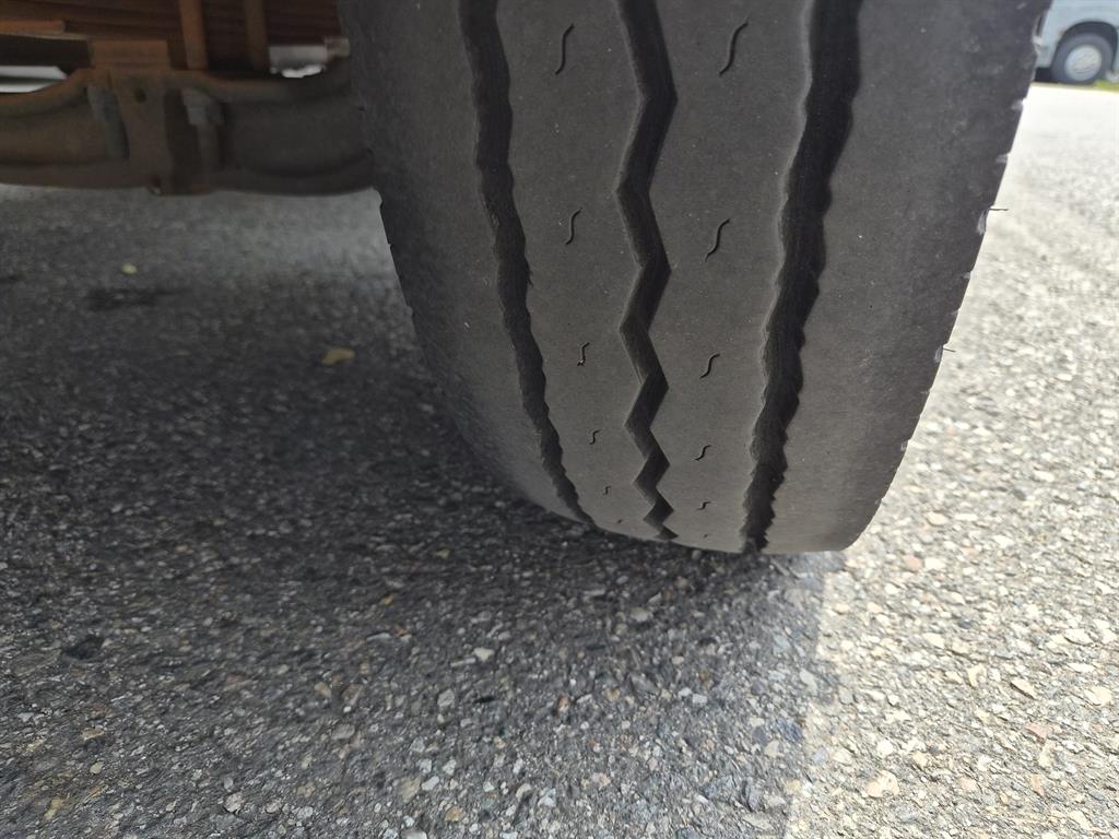 medium and large cargo truck - Vista 9