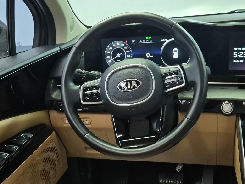 KIA Carnival - Vista 9