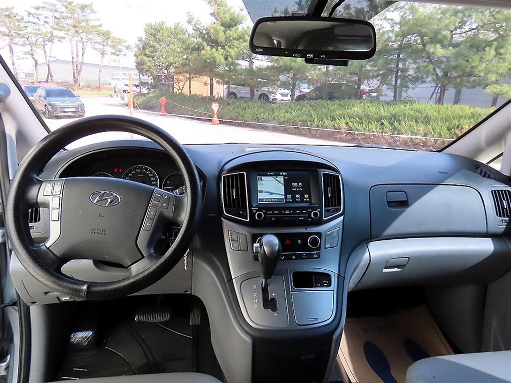 HYUNDAI Starex - Vista 7