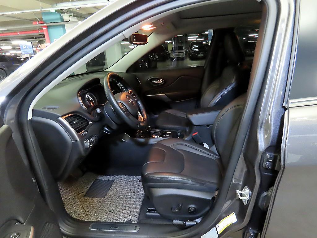 Jeep Cherokee - Vista 6