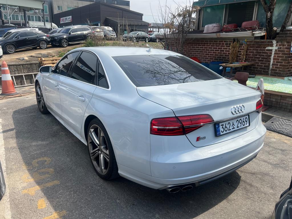 Audi S8 - Vista 3