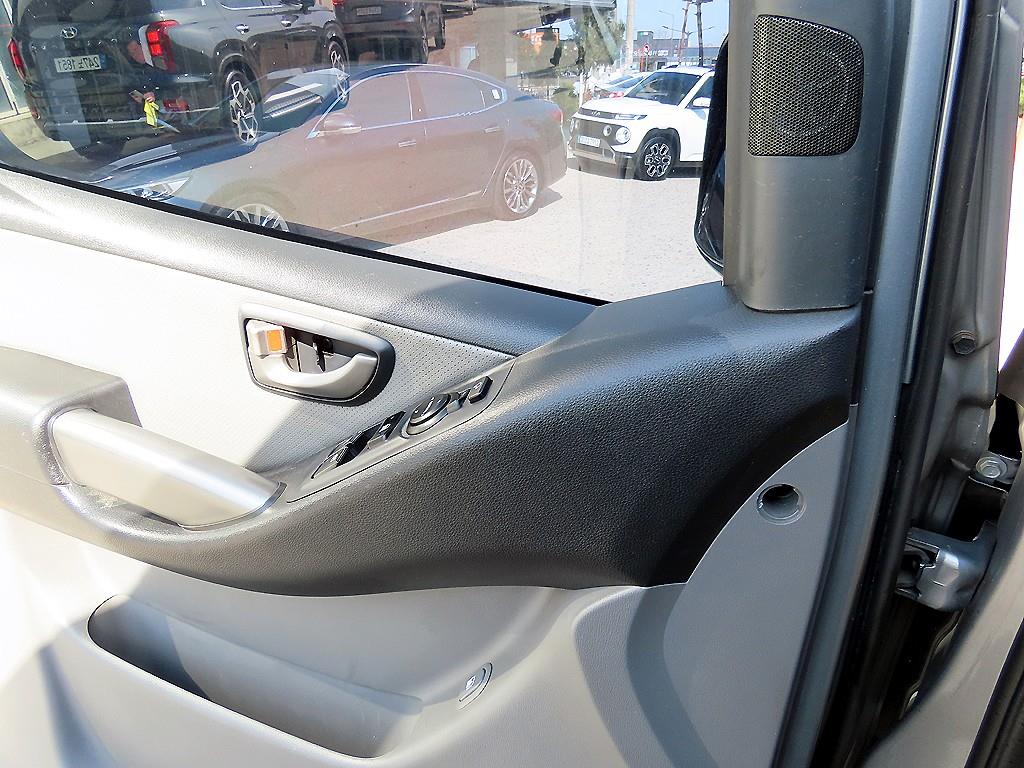 HYUNDAI Starex - Vista 11