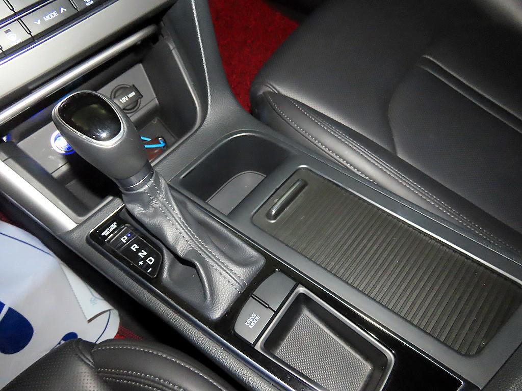 HYUNDAI Sonata - Vista 12