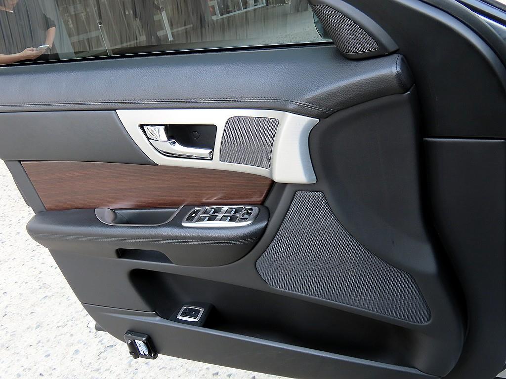Jaguar XF - Vista 12