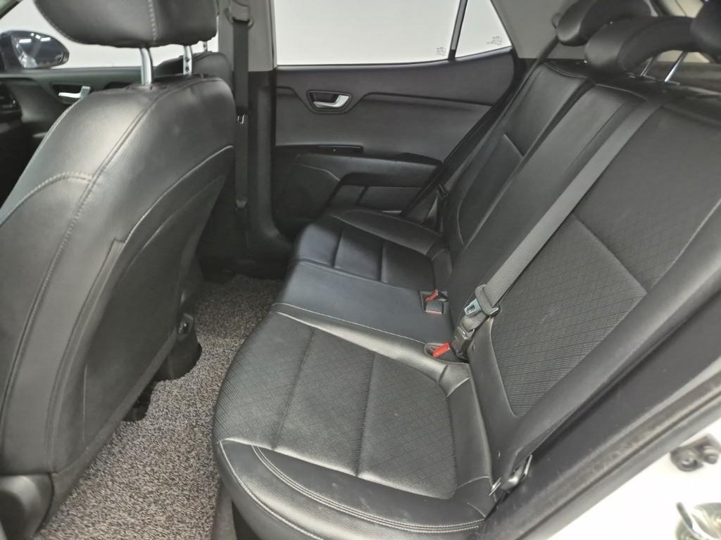 KIA Stonic 2018 Blanco - Importación desde Corea - HF Imports Iquique - Foto 16