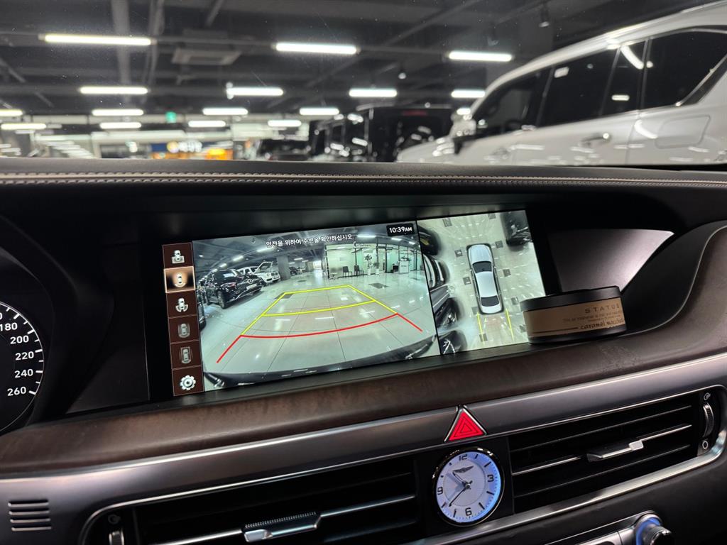 Genesis G90 - Vista 8