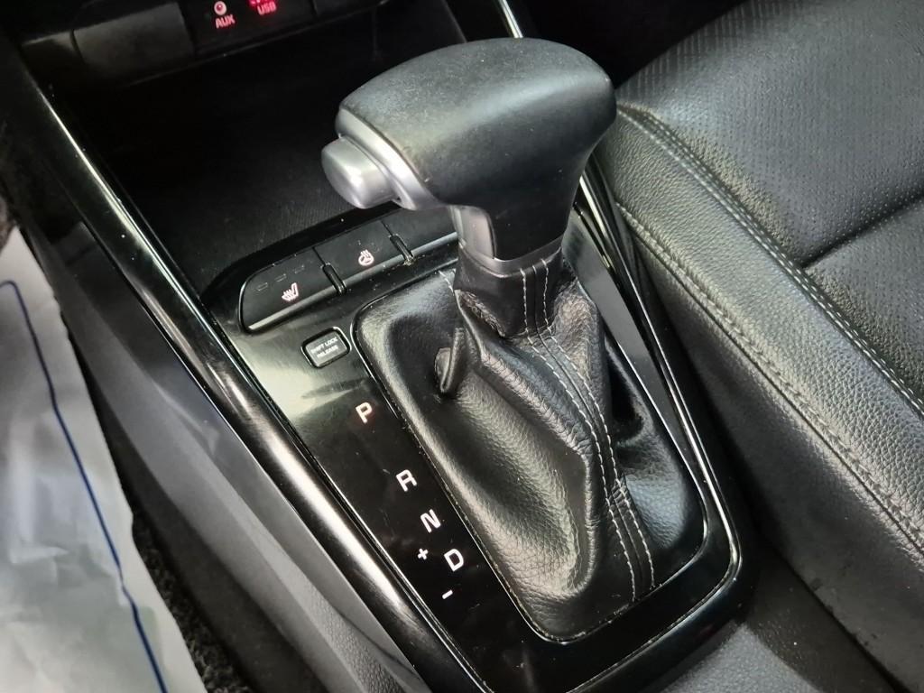 KIA Stonic 2018 Blanco - Importación desde Corea - HF Imports Iquique - Foto 13