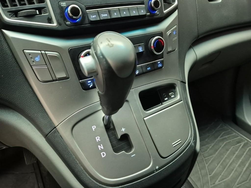 HYUNDAI Starex - Vista 8