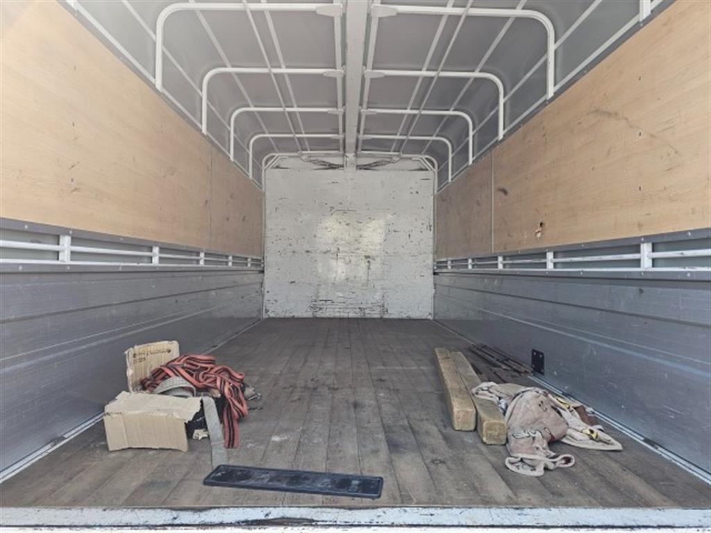 medium and large cargo truck - Vista 9