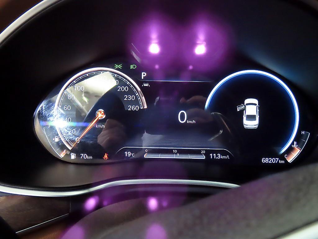 Genesis G80 - Vista 9