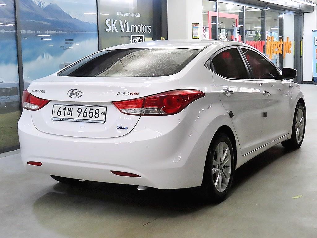 HYUNDAI Avante - Vista 4
