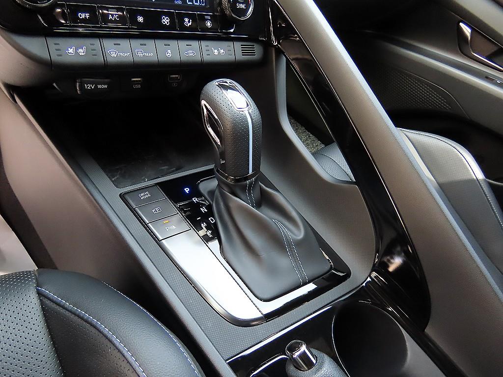 HYUNDAI Avante - Vista 10