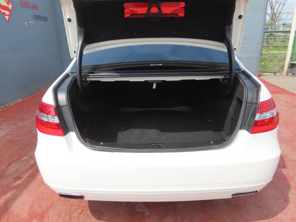 Mercedes Benz E class - Vista 9