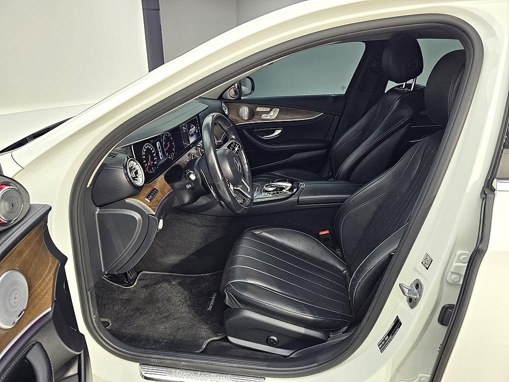 Mercedes Benz E class - Vista 8