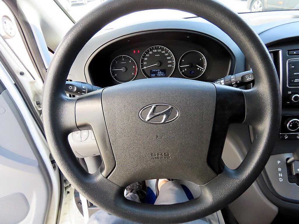 HYUNDAI Starex - Vista 8