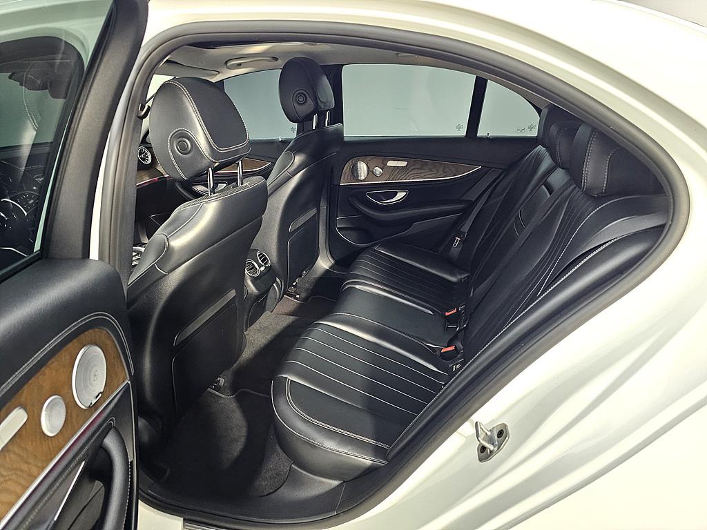 Mercedes Benz E class - Vista 9