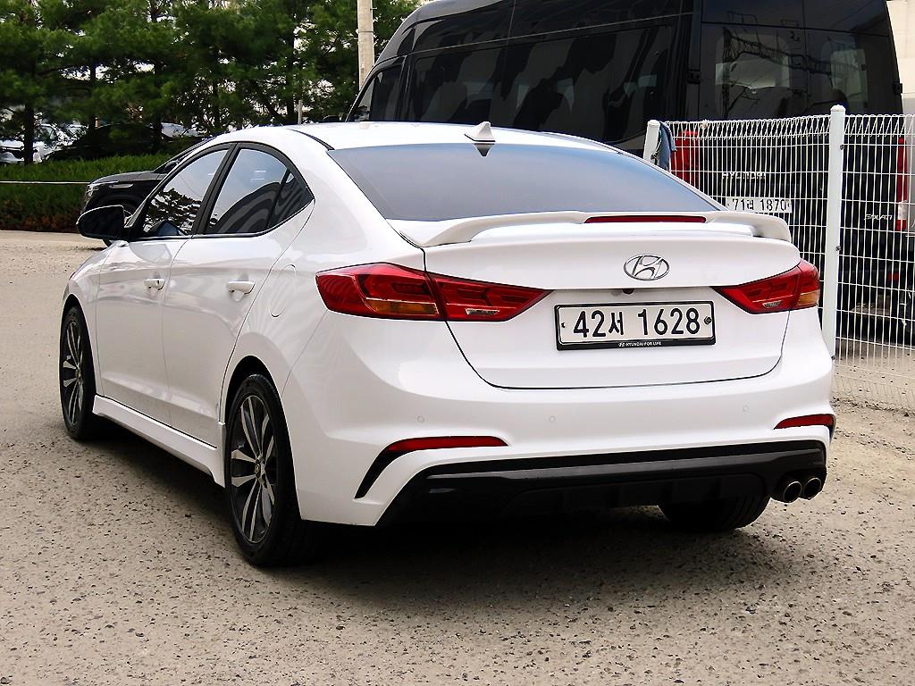HYUNDAI Avante - Vista 3