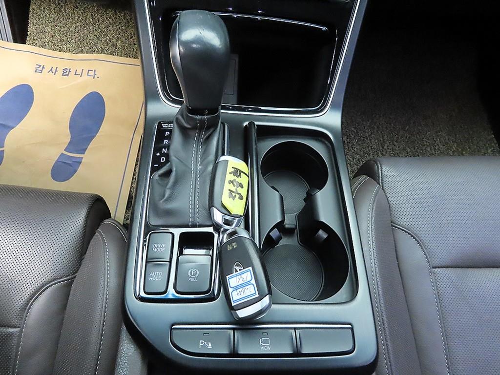 HYUNDAI Grandeur - Vista 10