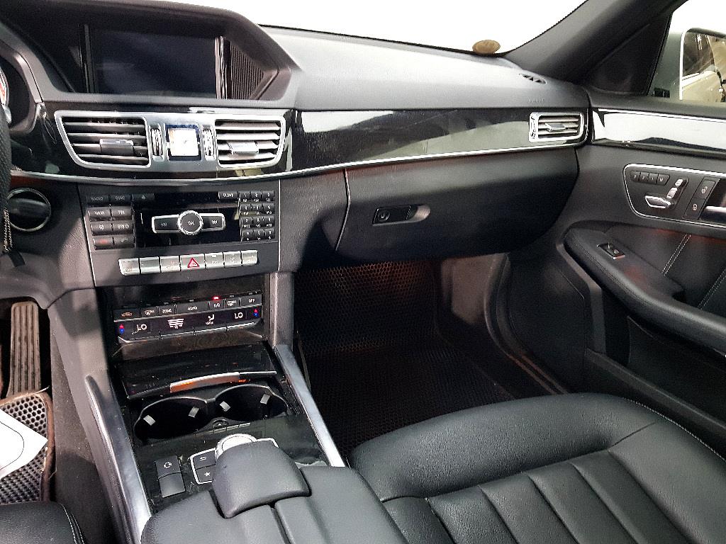 Mercedes Benz E class - Vista 10