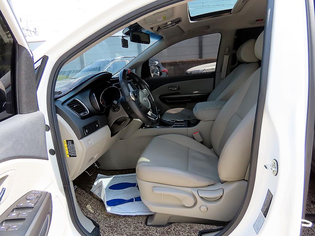 KIA Carnival - Vista 5