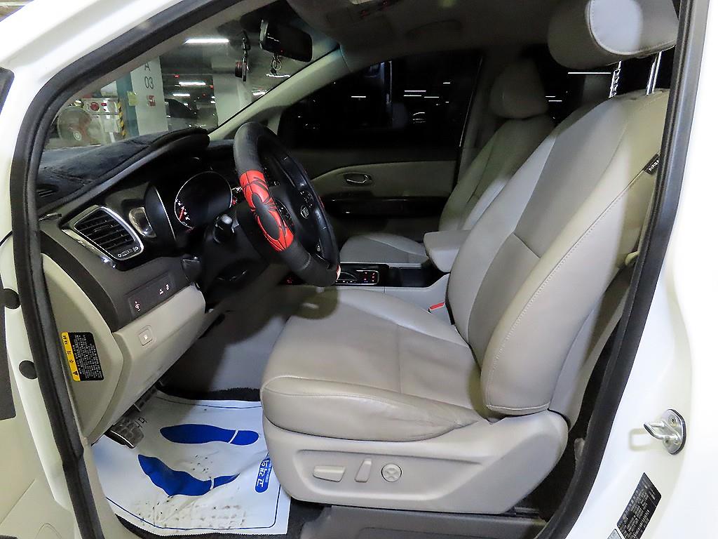 KIA Carnival - Vista 6