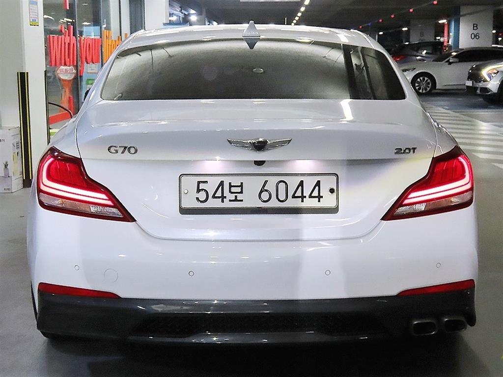 Genesis G70 - Vista 5