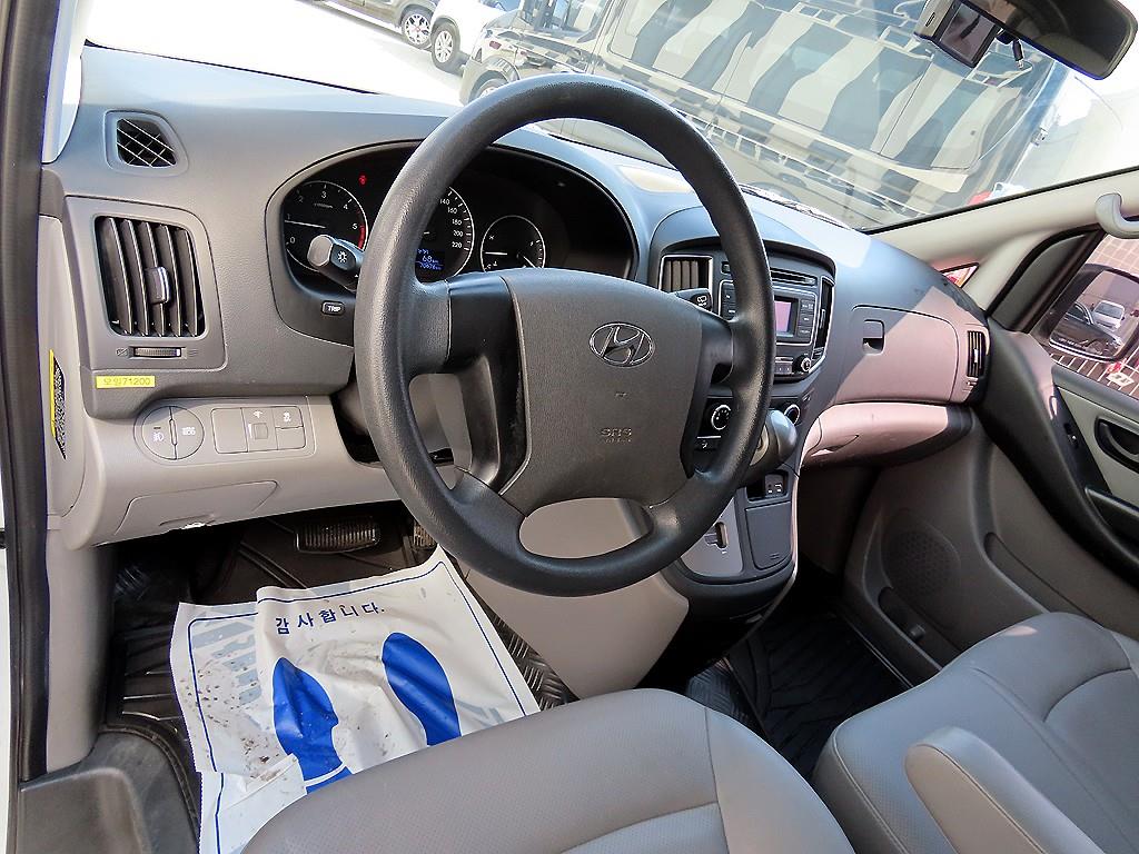 HYUNDAI Starex - Vista 7