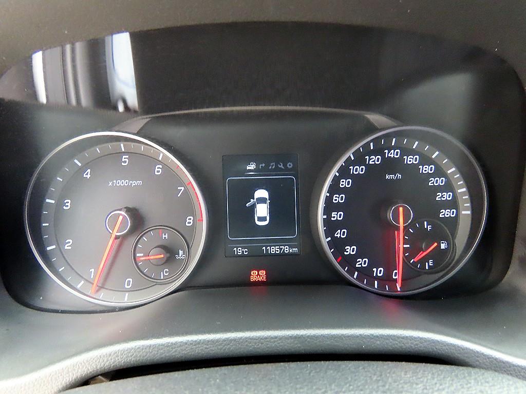 HYUNDAI Avante - Vista 9