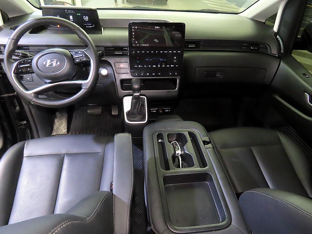 HYUNDAI Staria - Vista 10