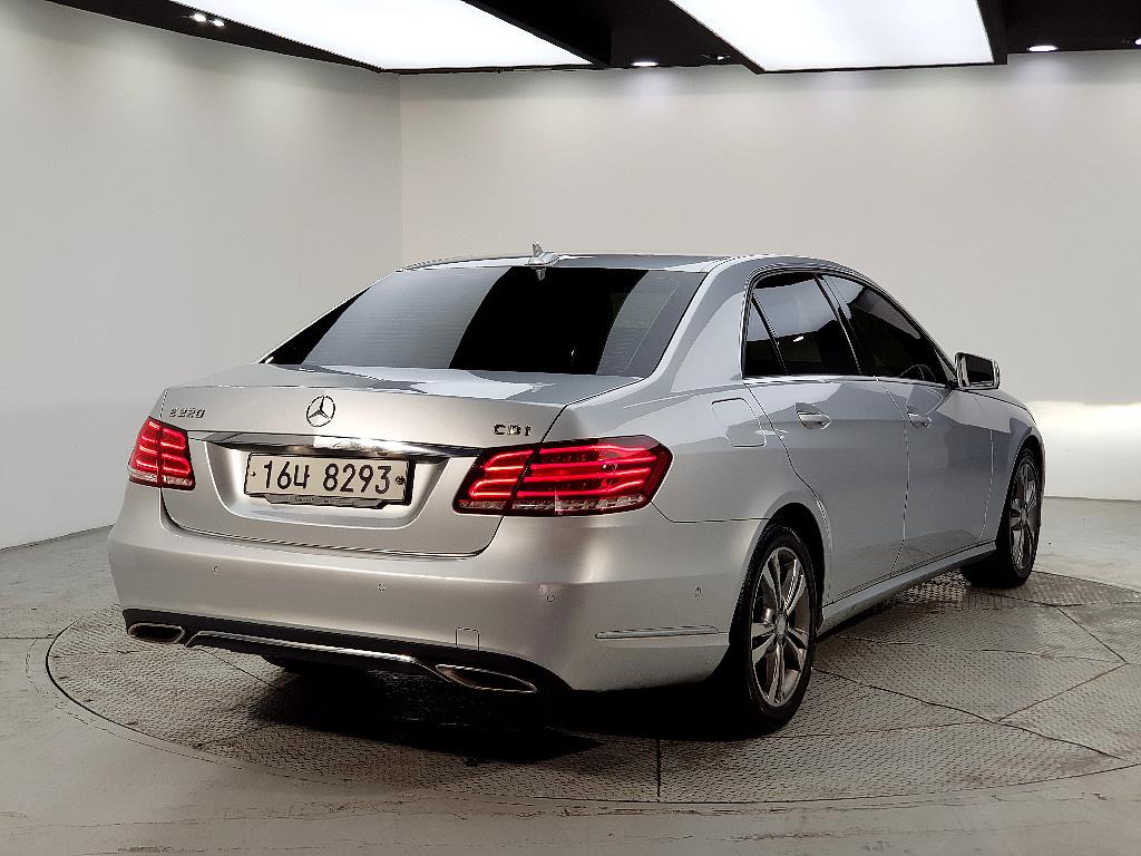 Mercedes Benz E class - Vista 4