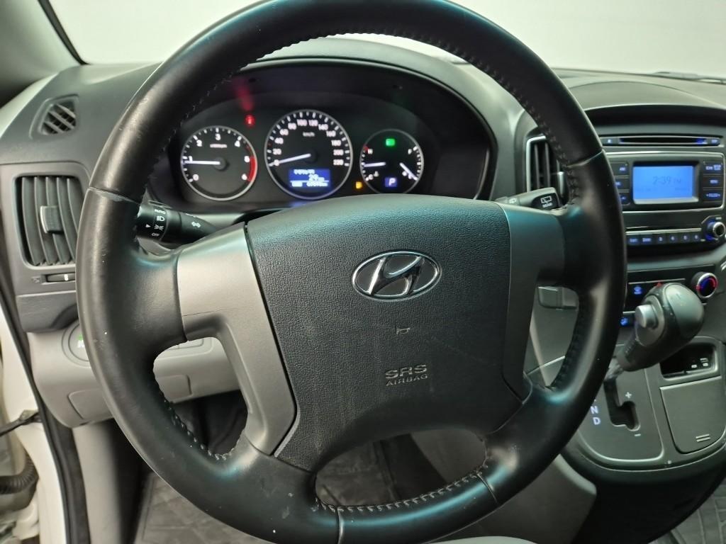 HYUNDAI Starex - Vista 9