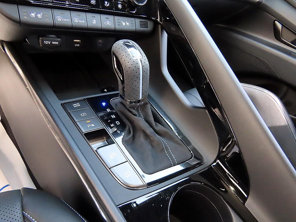 HYUNDAI Avante - Vista 10