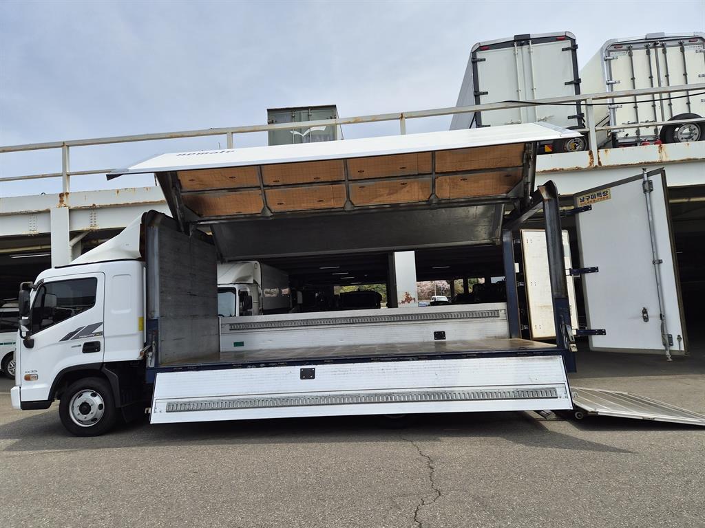 medium and large cargo truck - Vista 7