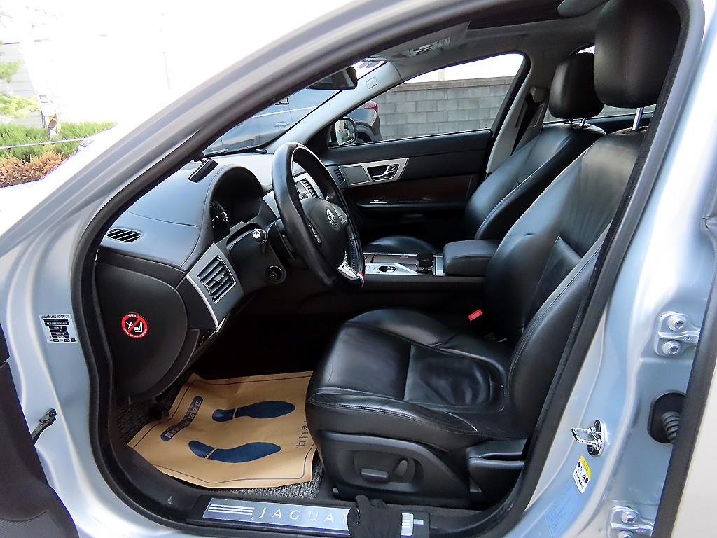 Jaguar XF - Vista 5